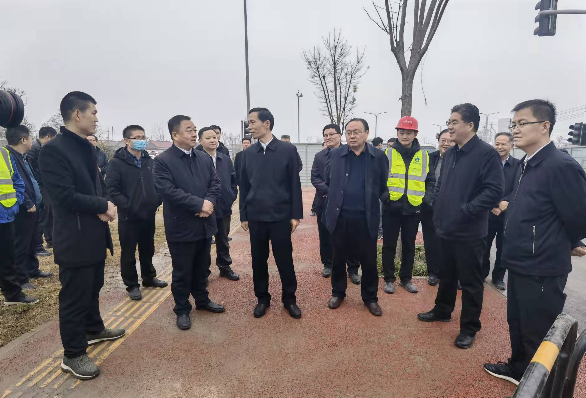菏澤市市委副書記、市長張倫一行到七里河污水處理廠配套管網(wǎng)工程調(diào)研指導(dǎo)工作